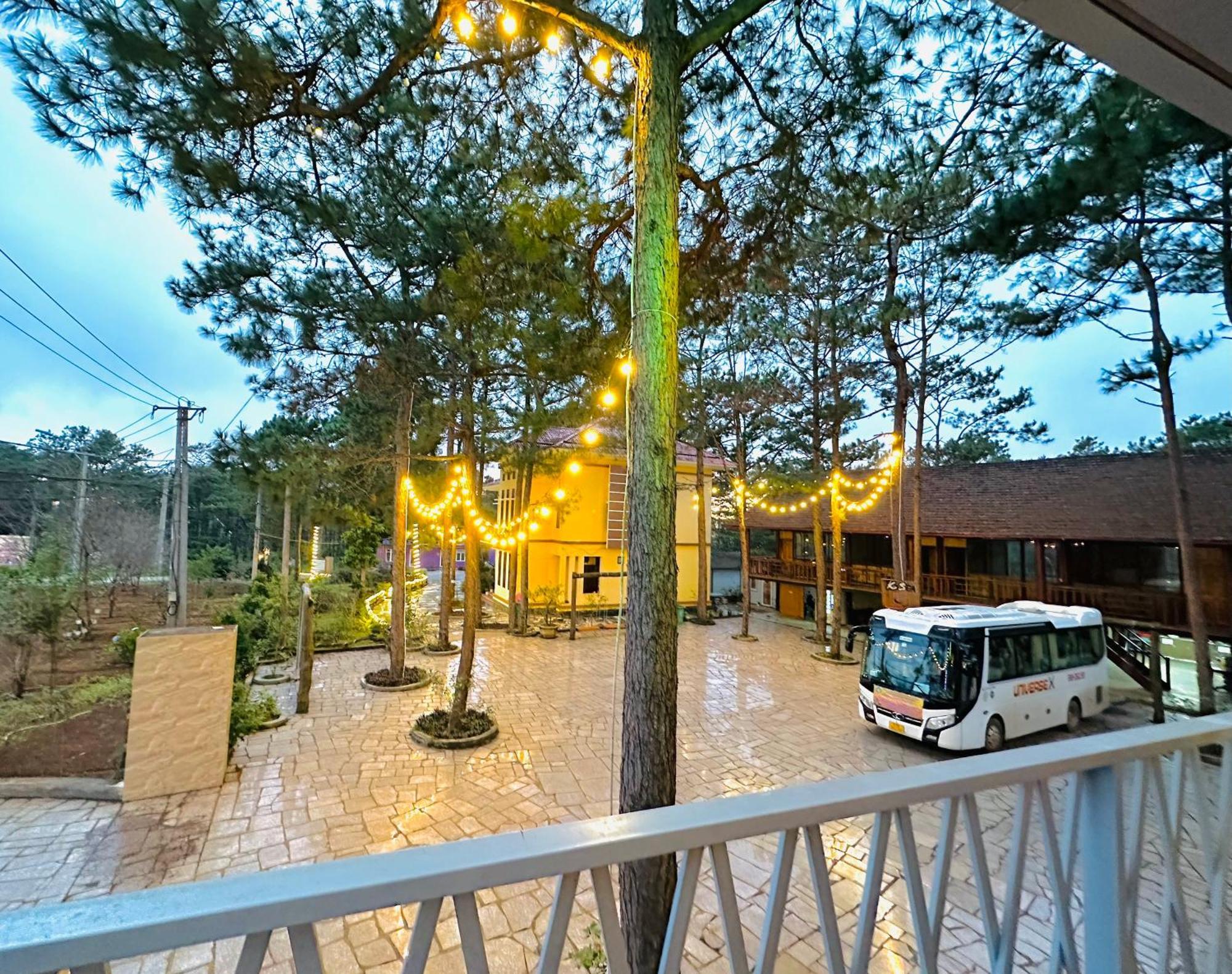 Henisi Homestay Mang Den Kon Von Kla Exterior foto